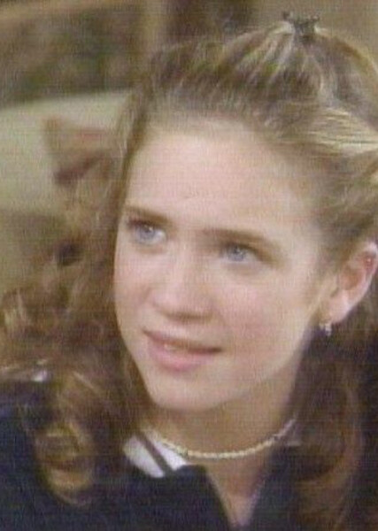 Brittany Snow photo