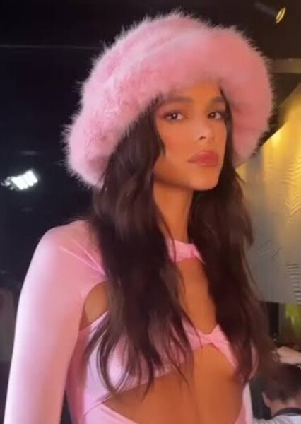 Bruna Marquezine photo
