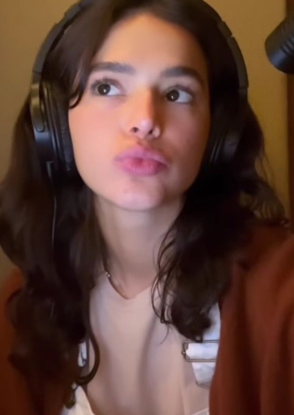 Bruna Marquezine photo