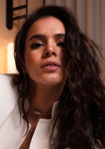 Bruna Marquezine photo