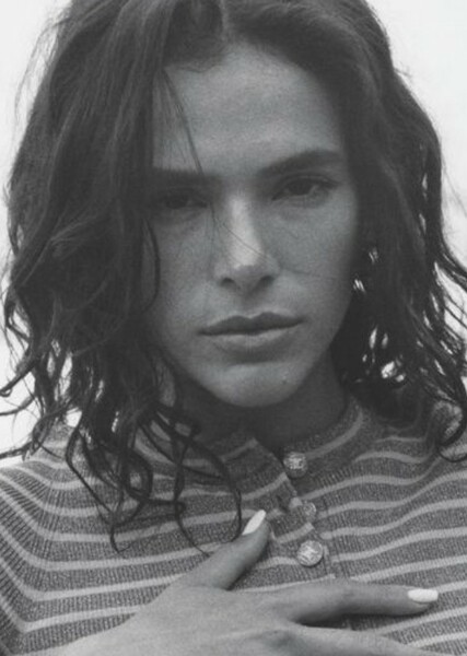 Bruna Marquezine photo