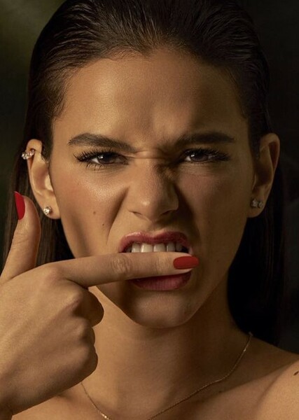 Bruna Marquezine photo