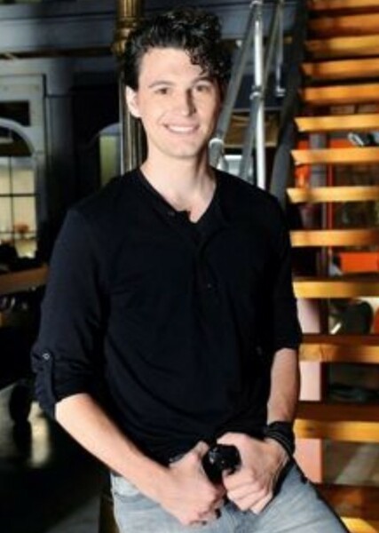 Bryan Dechart photo