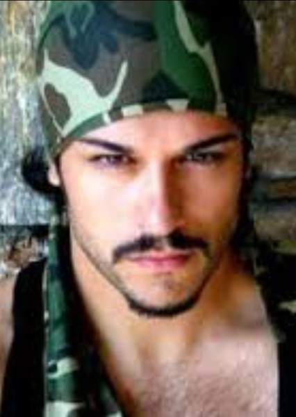 Burak Özçivit photo