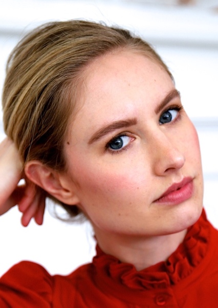 Caitlin Thompson photo