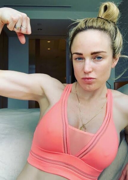 Caity Lotz photo