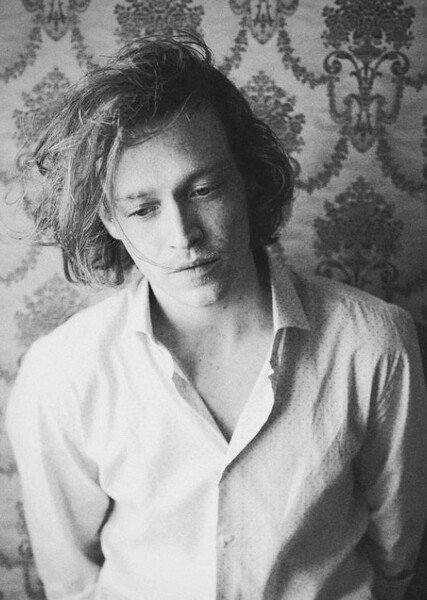Caleb Landry Jones photo
