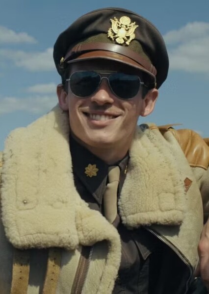 Callum Turner photo