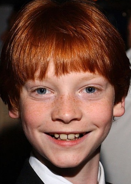 Calum Worthy photo