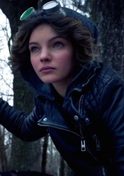 Cameron Bicondova photo