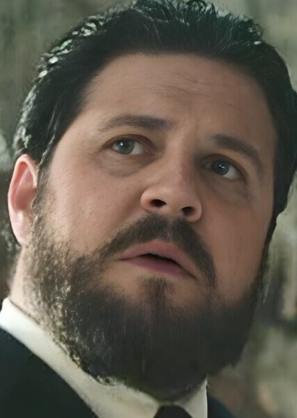 Cameron Britton photo