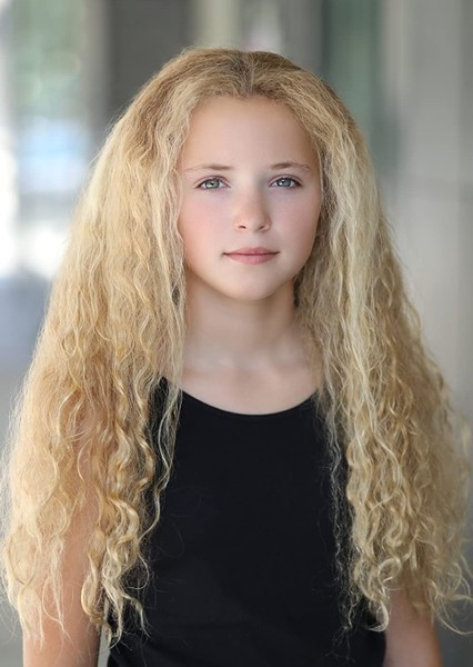 Cameron Seely photo