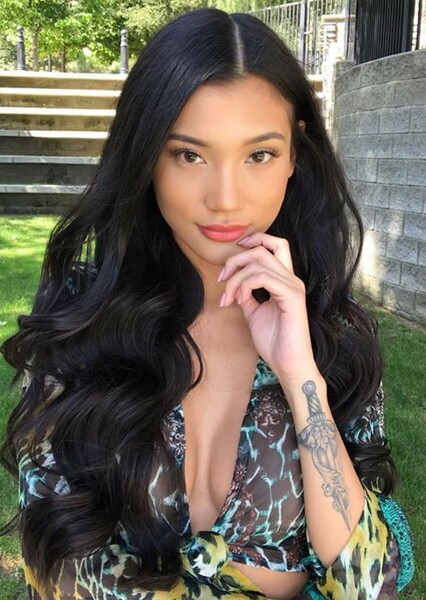 Camila Low photo