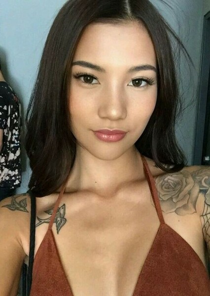 Camila Low photo