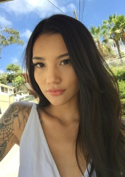 Camila Low photo