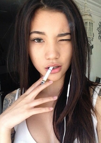 Camila Low photo