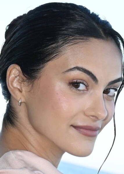 Camila Mendes photo