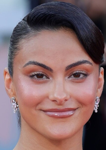 Camila Mendes photo