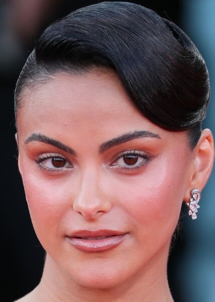 Camila Mendes photo