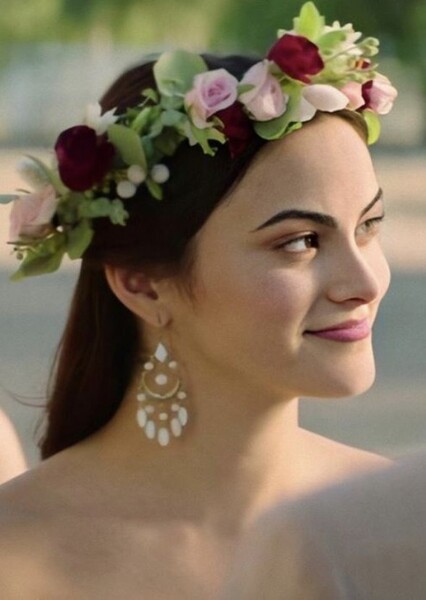 Camila Mendes photo
