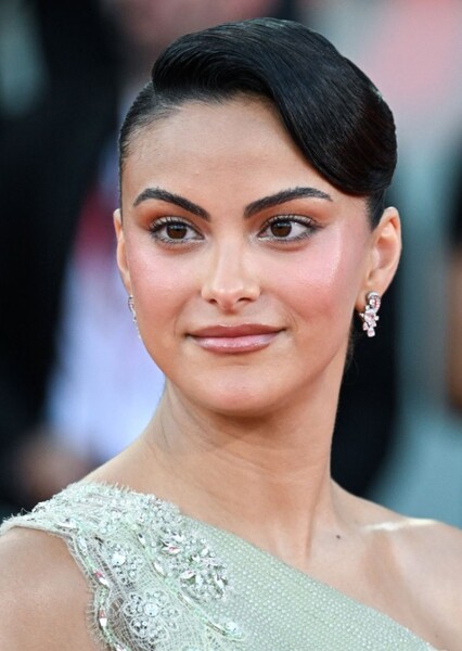 Camila Mendes photo