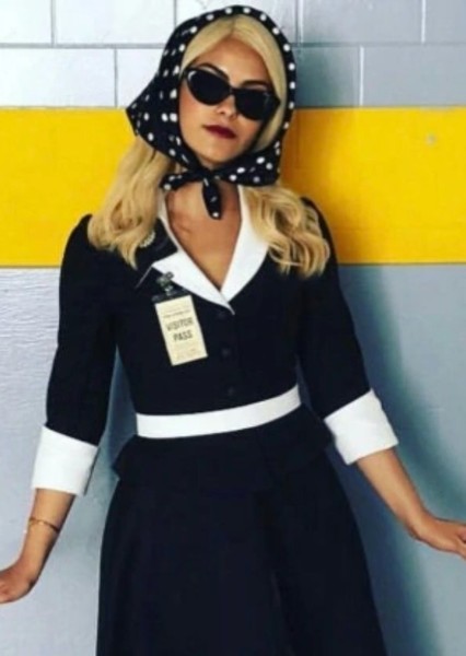 Camila Mendes photo
