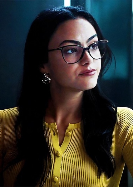 Camila Mendes photo