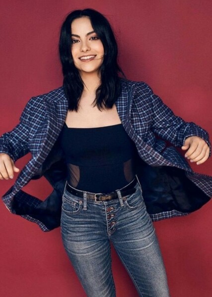 Camila Mendes photo