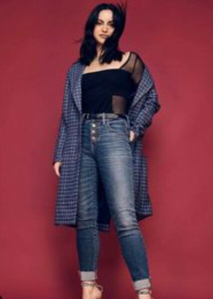Camila Mendes photo