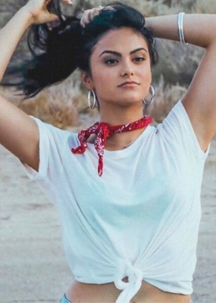 Camila Mendes photo
