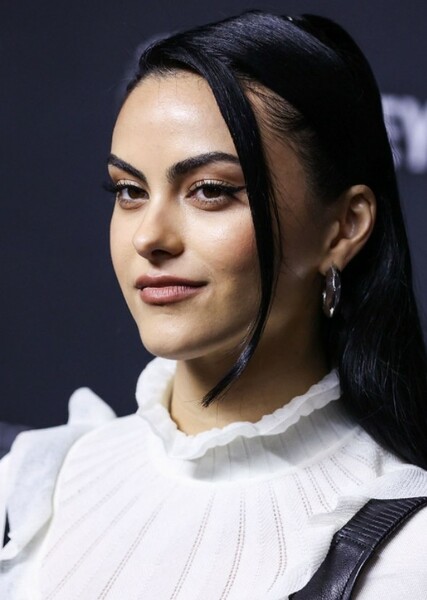 Camila Mendes