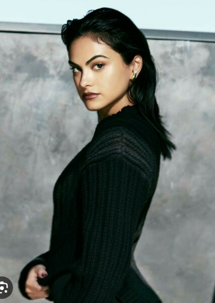 Camila Mendes photo