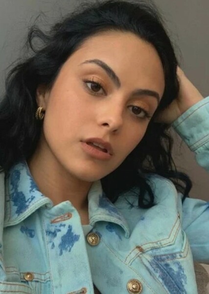 Camila Mendes photo