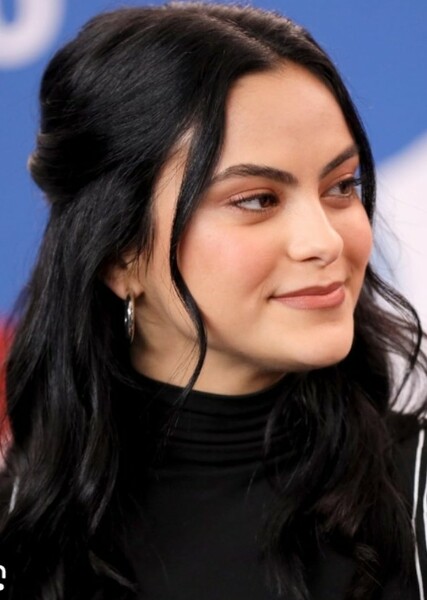 Camila Mendes photo