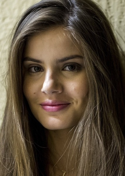 Camila Queiroz photo