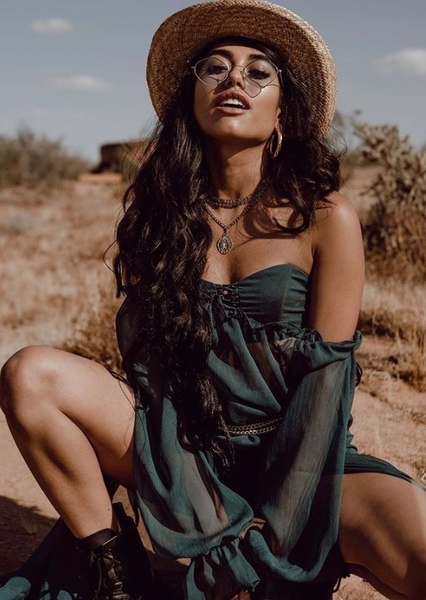 Camila Romero photo