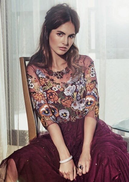 Camilla Belle photo