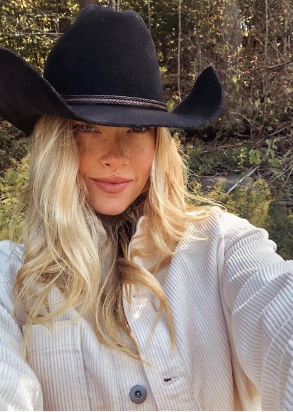 Camille Kostek photo