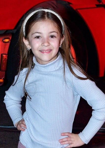 Camille Mina as Frida Suarez in El Tigre