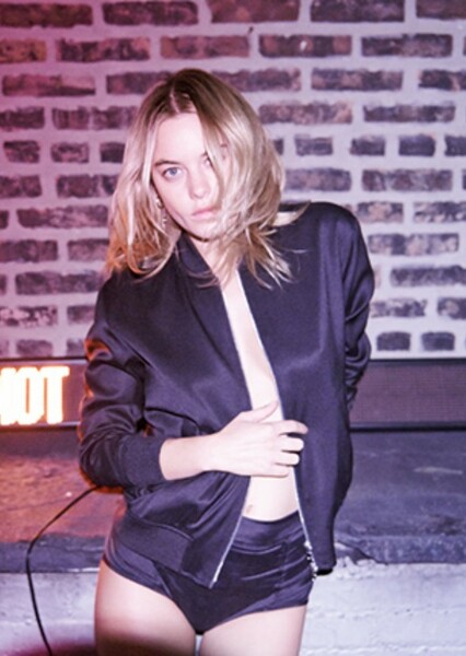 Camille Rowe photo