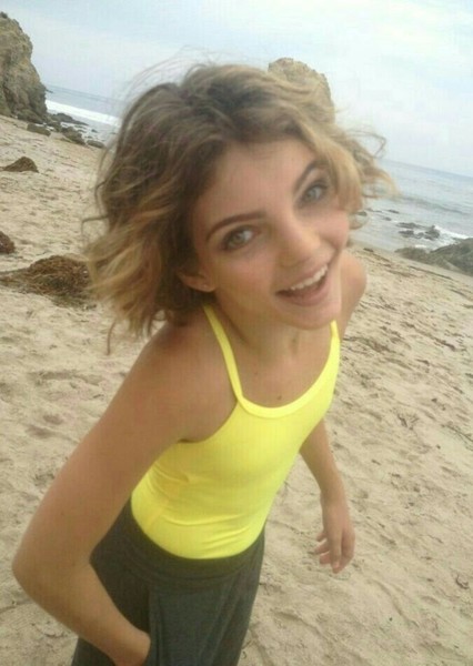 Camren Bicondova photo
