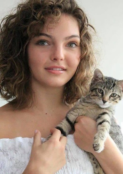 Camren Bicondova photo