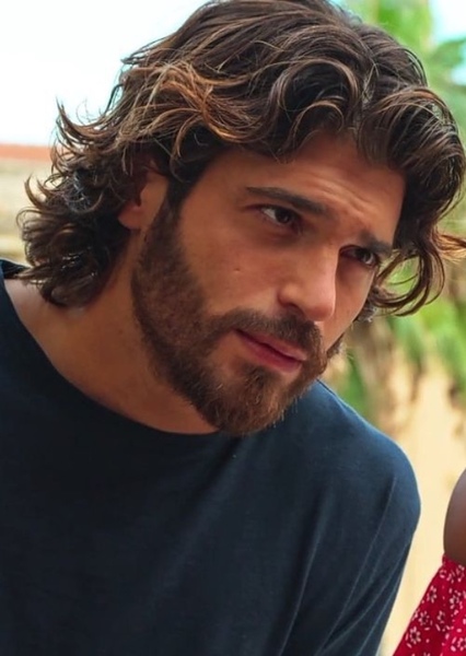 Can Yaman photo
