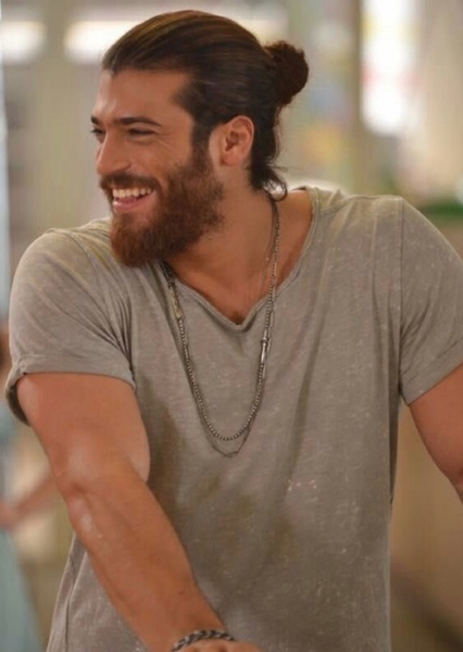 Can Yaman photo
