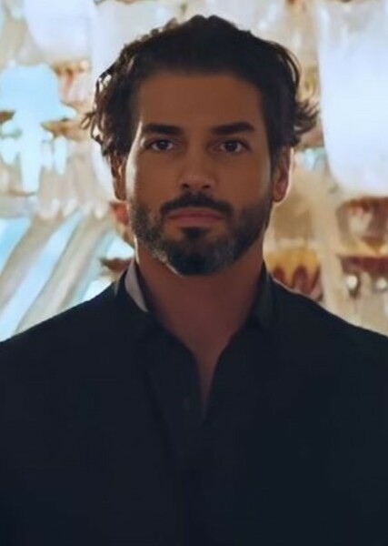 Can Yaman photo