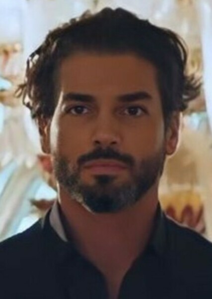 Can Yaman photo