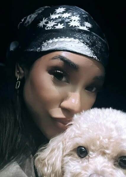 Candice Patton photo