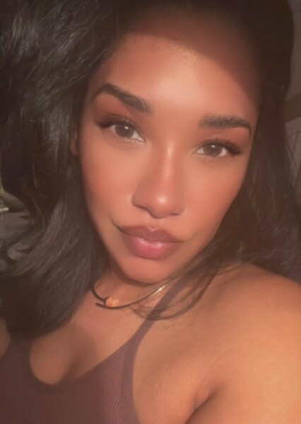 Candice Patton photo