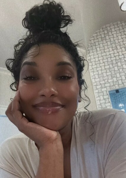 Candice Patton photo