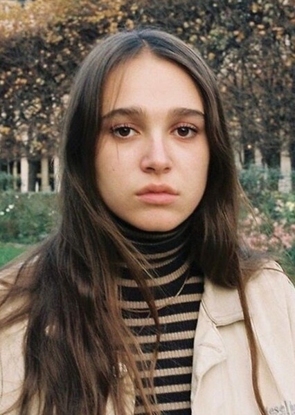 Capucine Valmary photo